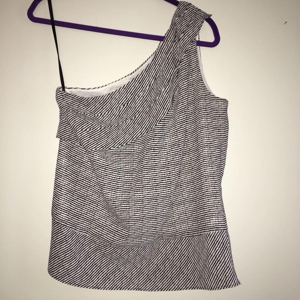 One-shoulder black and white top